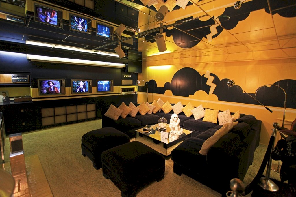 Televizní místnost Graceland online puzzle
