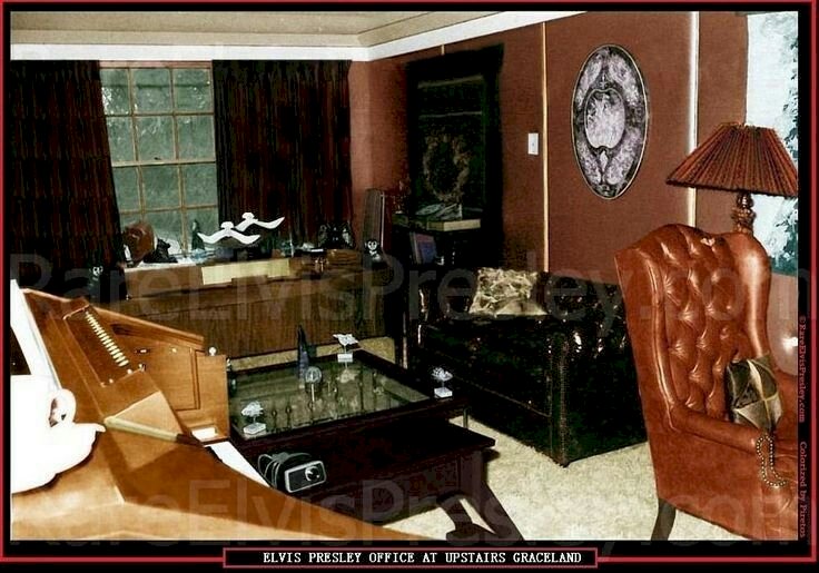 Офіс Елвіса Преслі нагорі в Грейсленді пазл онлайн