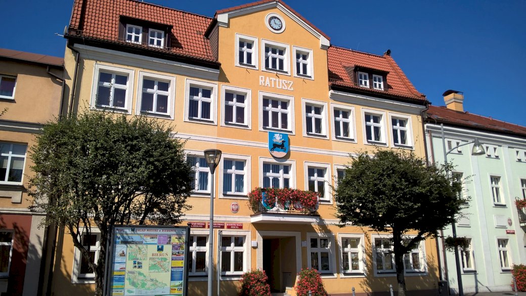 Hôtel de ville - Bieruń puzzle en ligne