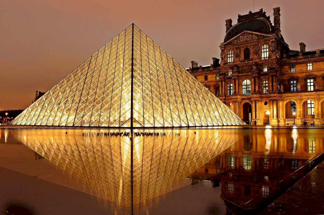 Парижка пирамида онлайн пъзел