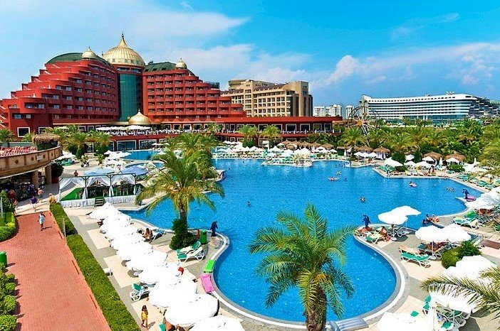 Hôtel avec piscine, Riviera turque puzzle en ligne