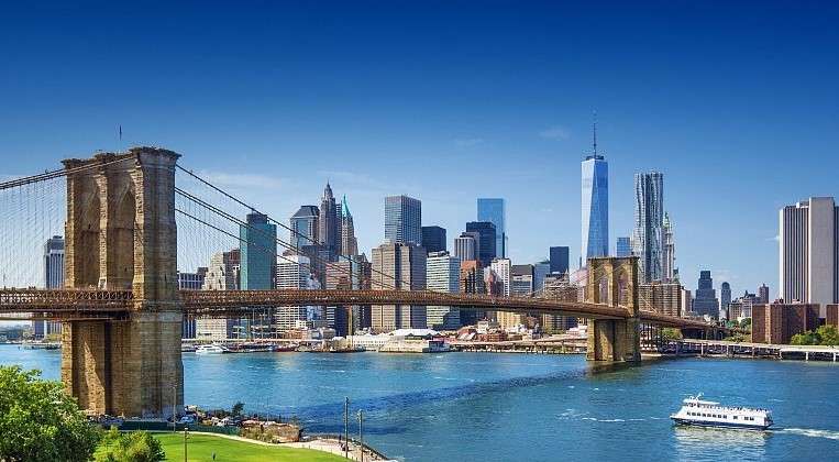Brooklyn-Brücke über dem Fluss, Manhattan Online-Puzzle