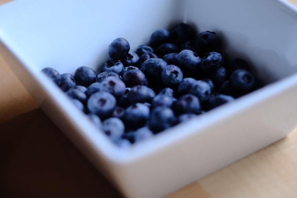 Blueberries. simple, fresh. jigsaw puzzle online