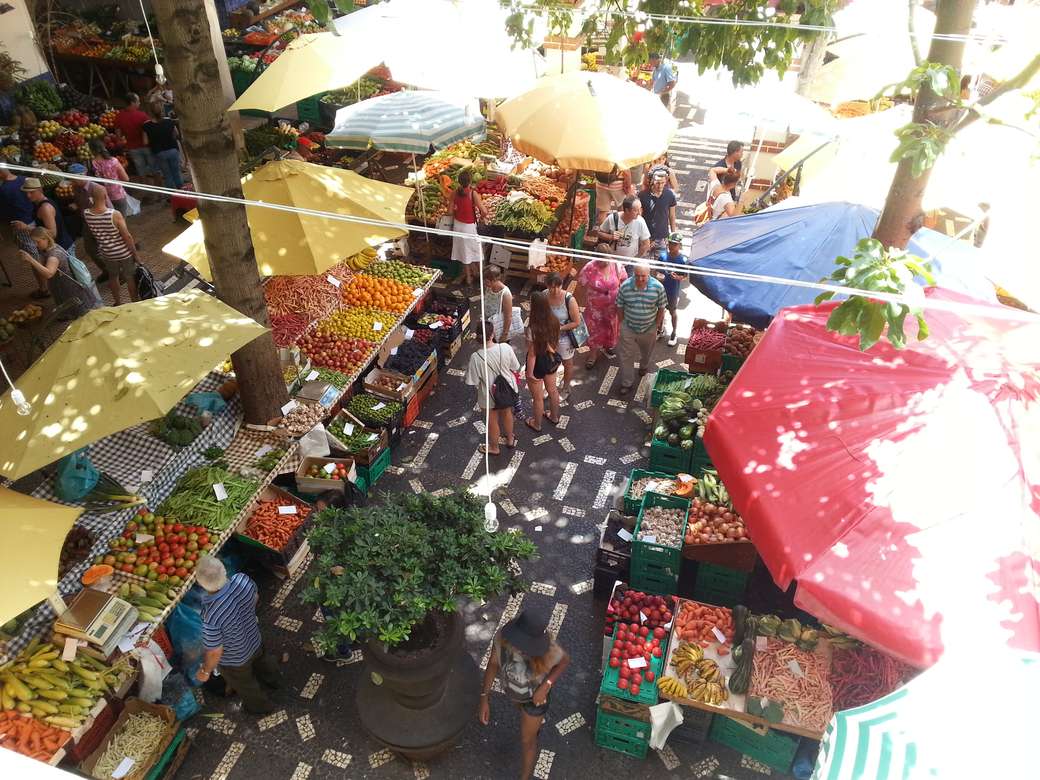 Пазарна зала във Фуншал, Мадейра онлайн пъзел
