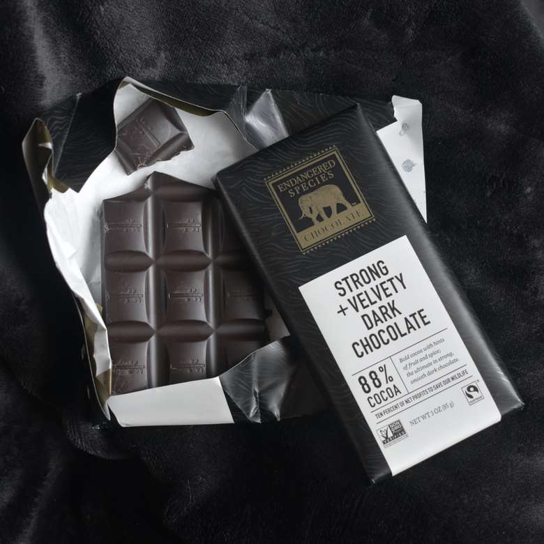 шоколадова лента с етикет с бял и кафяв цвят онлайн пъзел