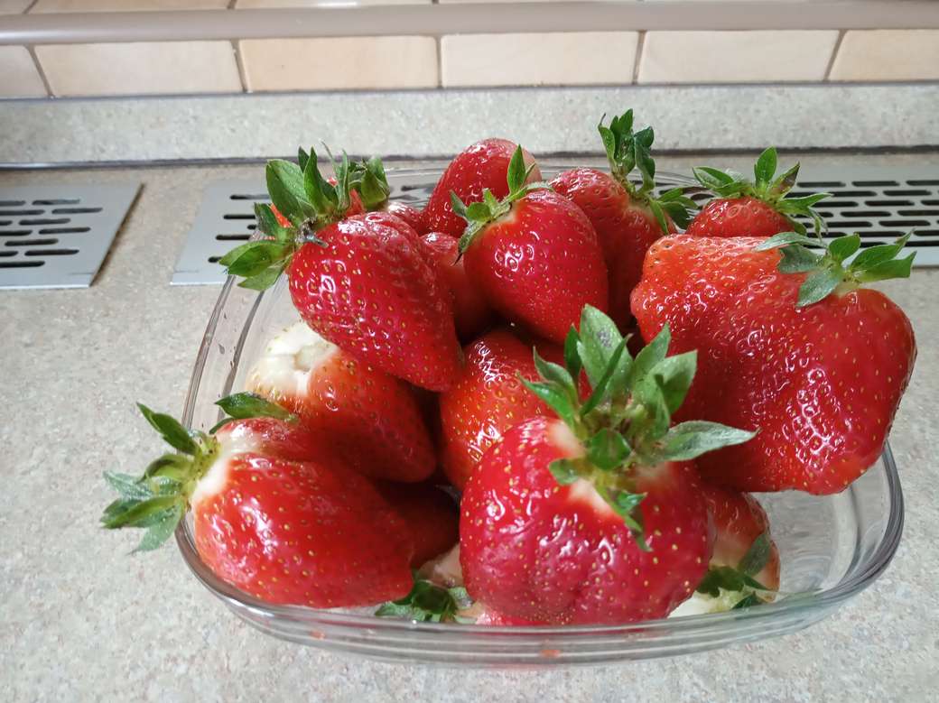 Νόστιμες φράουλες  онлайн пъзел