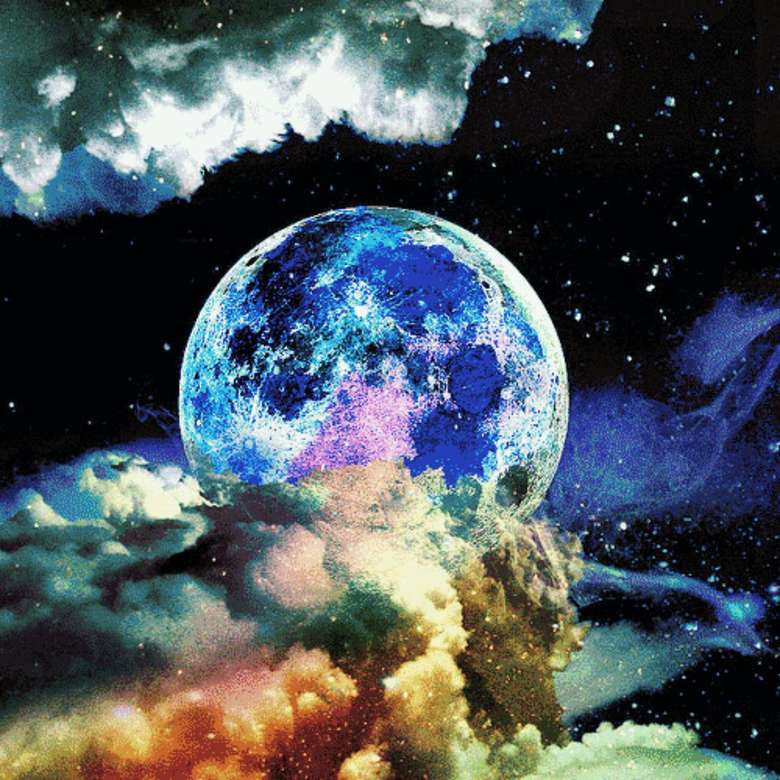 A beautiful full moon jigsaw puzzle online