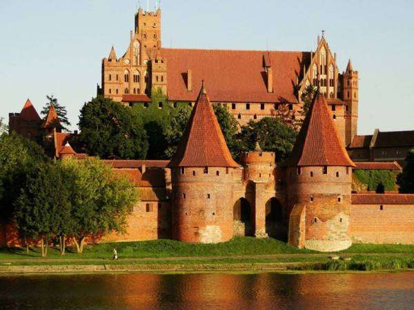 Castelo em Malbork quebra-cabeças online