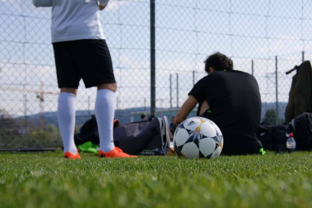 προπόνηση ποδοσφαιρικού παιχνιδιού γύρω από την πόλη #football_training #fussball παζλ online