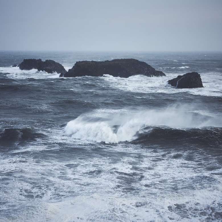 Seascape ventoso de Islândia quebra-cabeças online