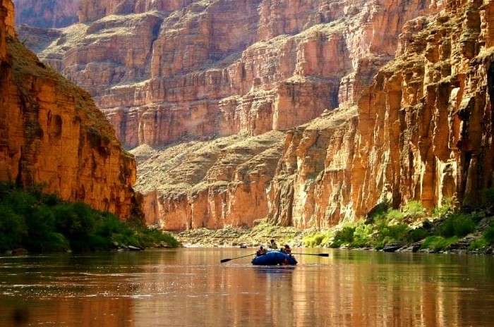 Шлюпка на реке Колорадо пазл онлайн