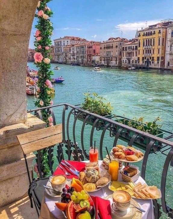 På balkongen i Venedig. pussel på nätet
