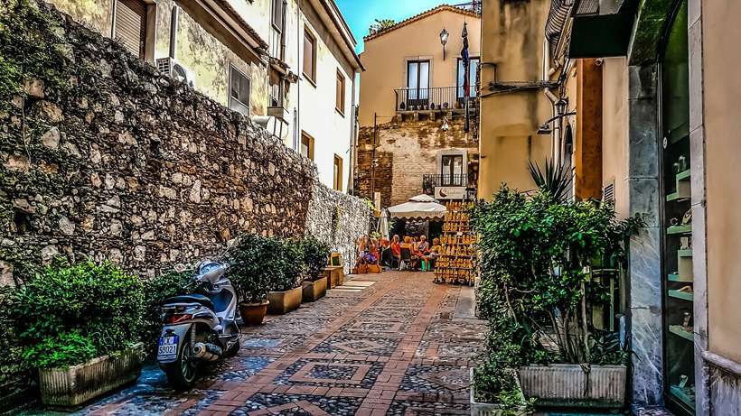 Таормина-Сицилия-улица онлайн пъзел