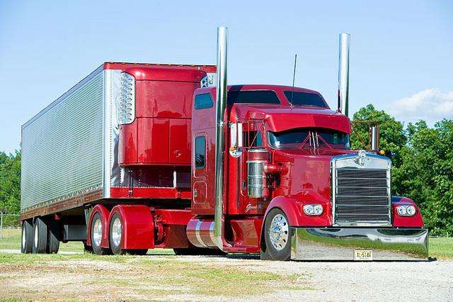 Freightliner Classic  jigsaw puzzle online