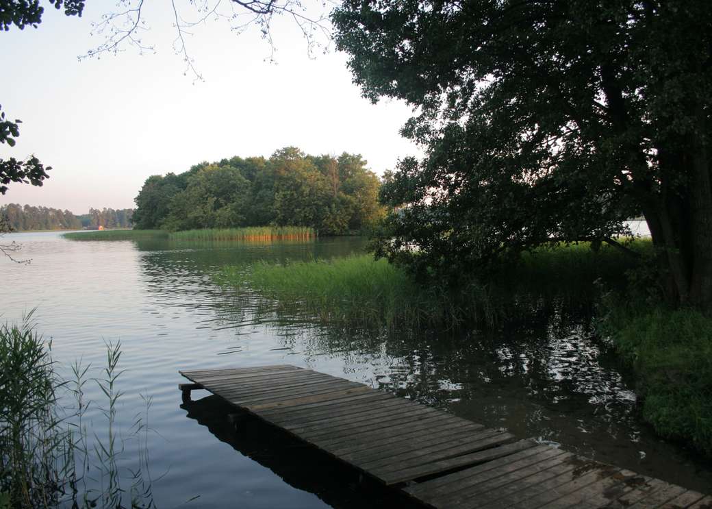 Μια γέφυρα στη λίμνη παζλ online