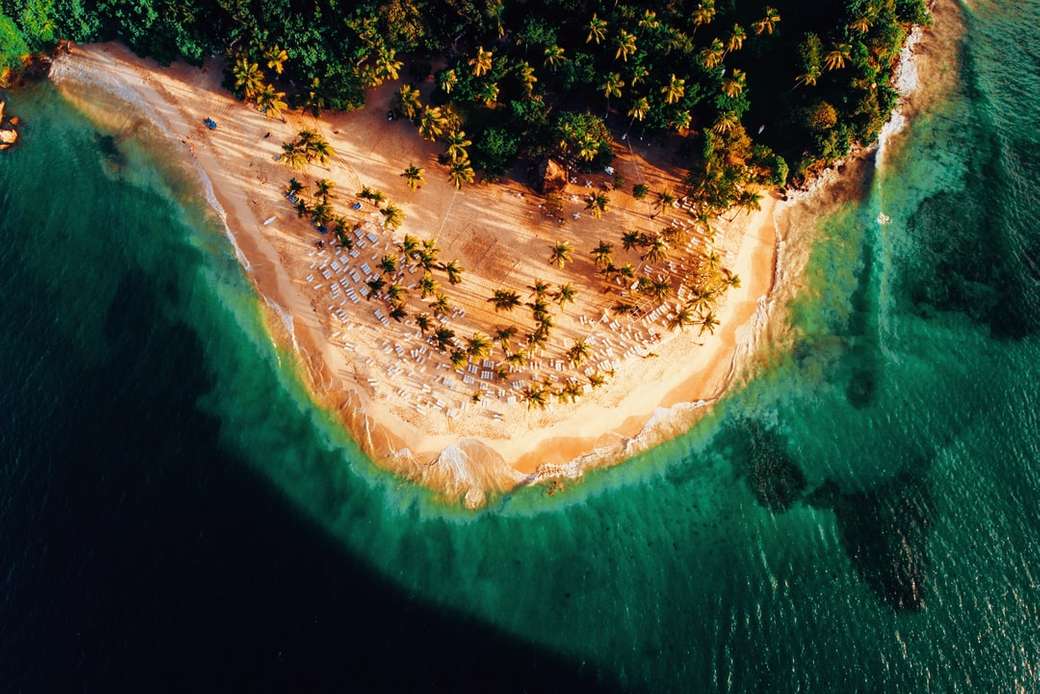 въздушен изглед на остров онлайн пъзел