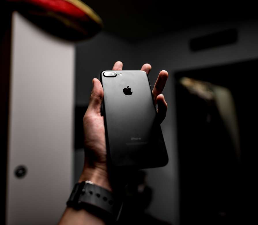 ondiepe focusfotografie van zwarte iPhone 7 Plus online puzzel