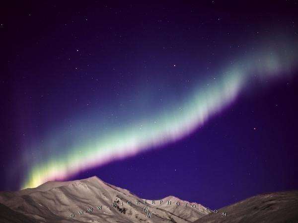 Северное сияние в горах хребта Брукс на Аляске онлайн-пазл