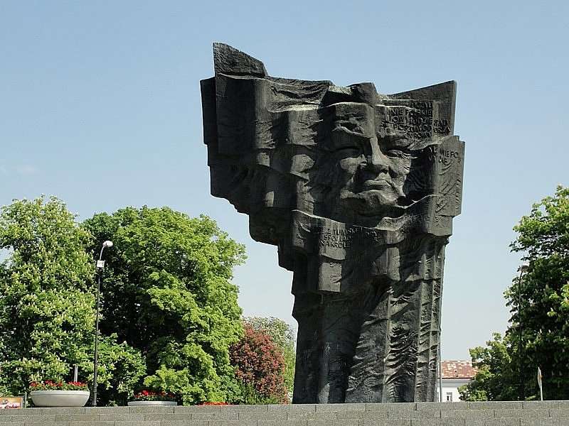 Broniewski-monumentet pussel på nätet