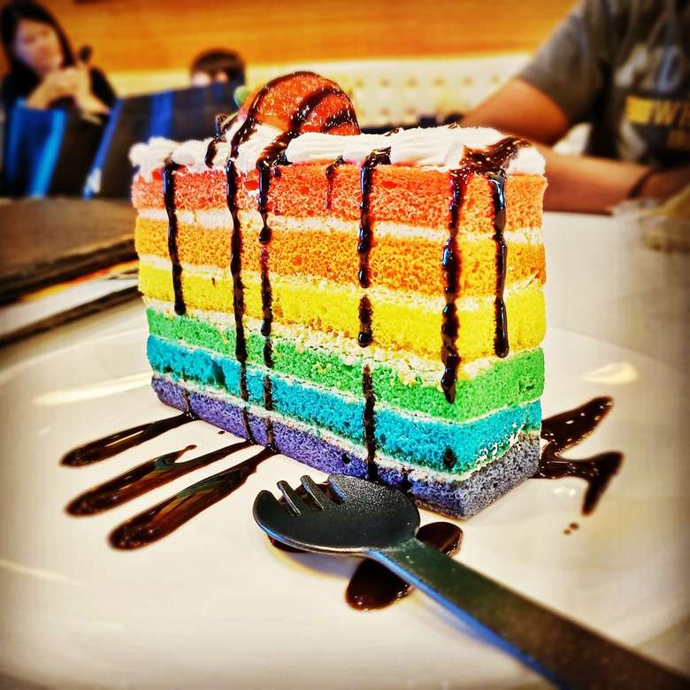 Bolo arco-íris tirado usando o vivo v15 puzzle online