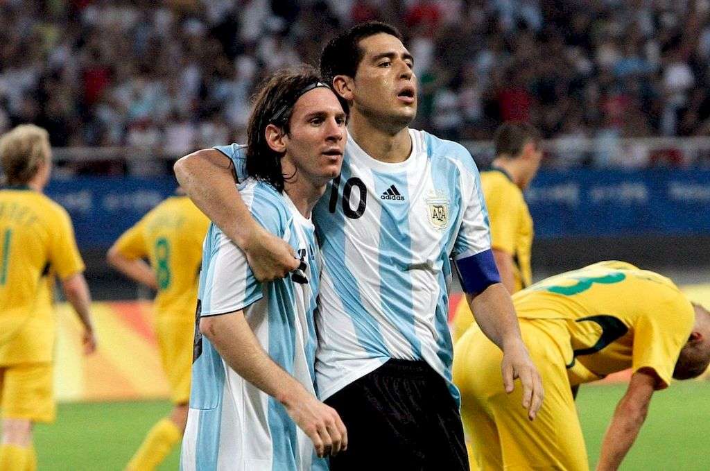 Messi och Riquelme pussel på nätet