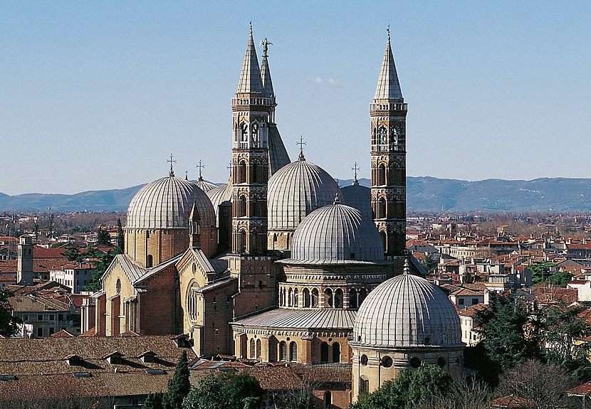 Padova (Olaszország). Szent Bazilika online puzzle