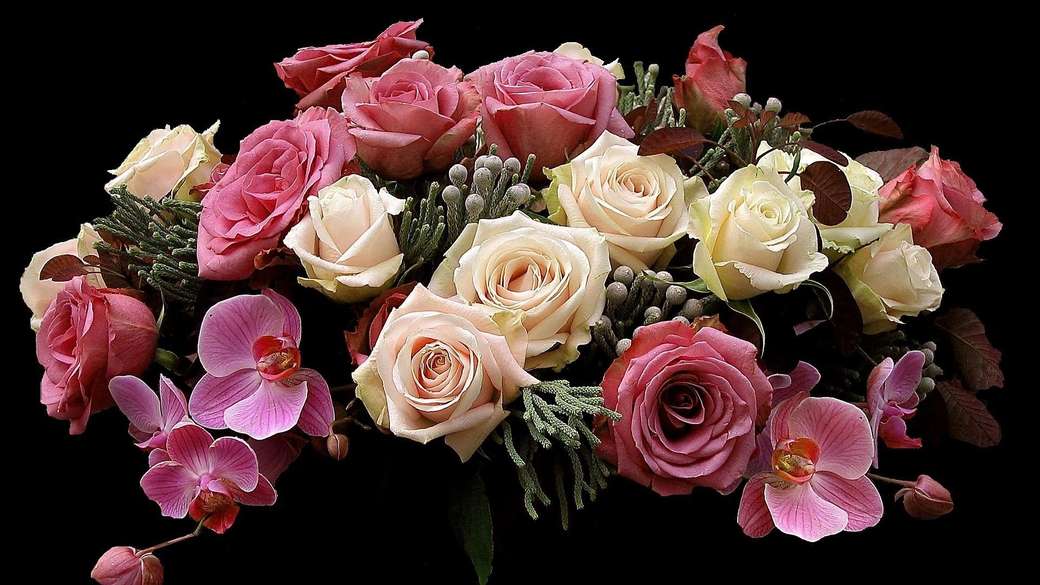 Bukett med rosor och orkidéer Pussel online