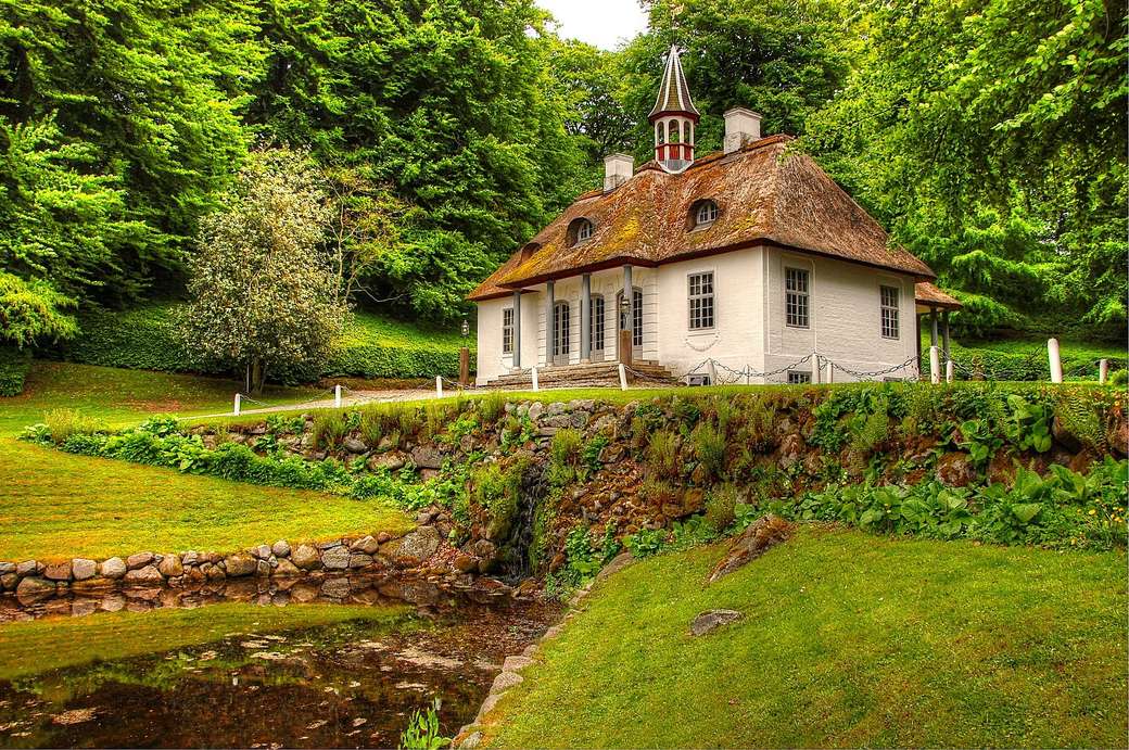 A charming house online puzzle