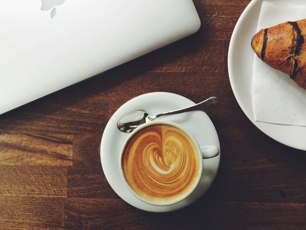 Café com leite e croissant puzzle online