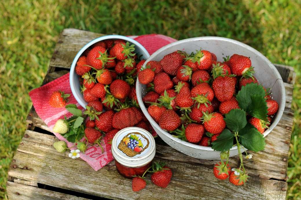 Strawberries jigsaw puzzle online