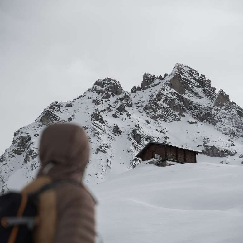 cabaña en la montaña de nieve rompecabezas en línea