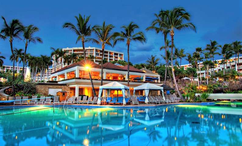 Hôtel de luxe et piscine. Hawaii puzzle en ligne
