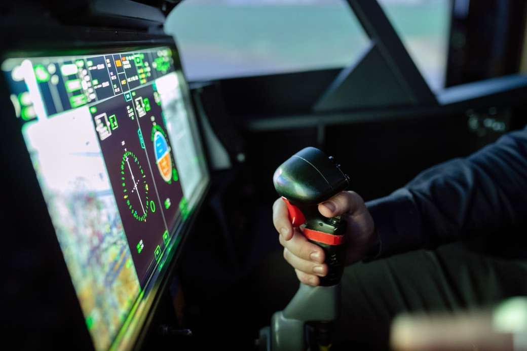 Pilot flying flight simulator online puzzle