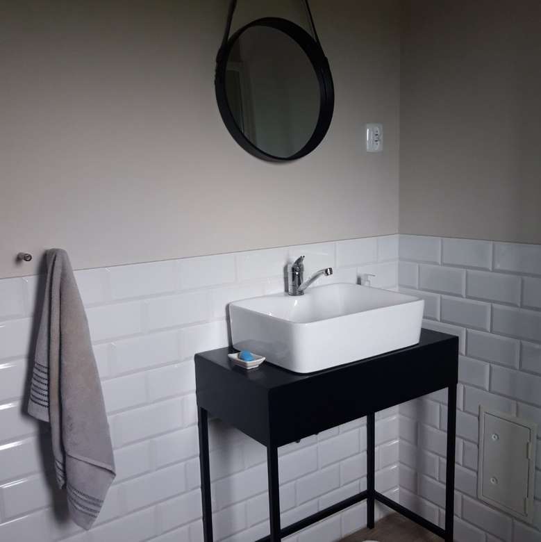 kétszínű fürdőszoba belső tere kirakós online