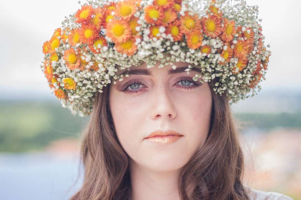 Впечатляющая цветочная корона пазл онлайн