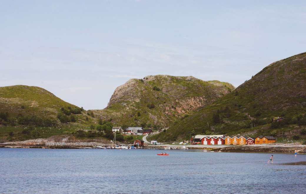 relaxante vibrações de verão na bela localização Stokkøya na Noruega. puzzle online