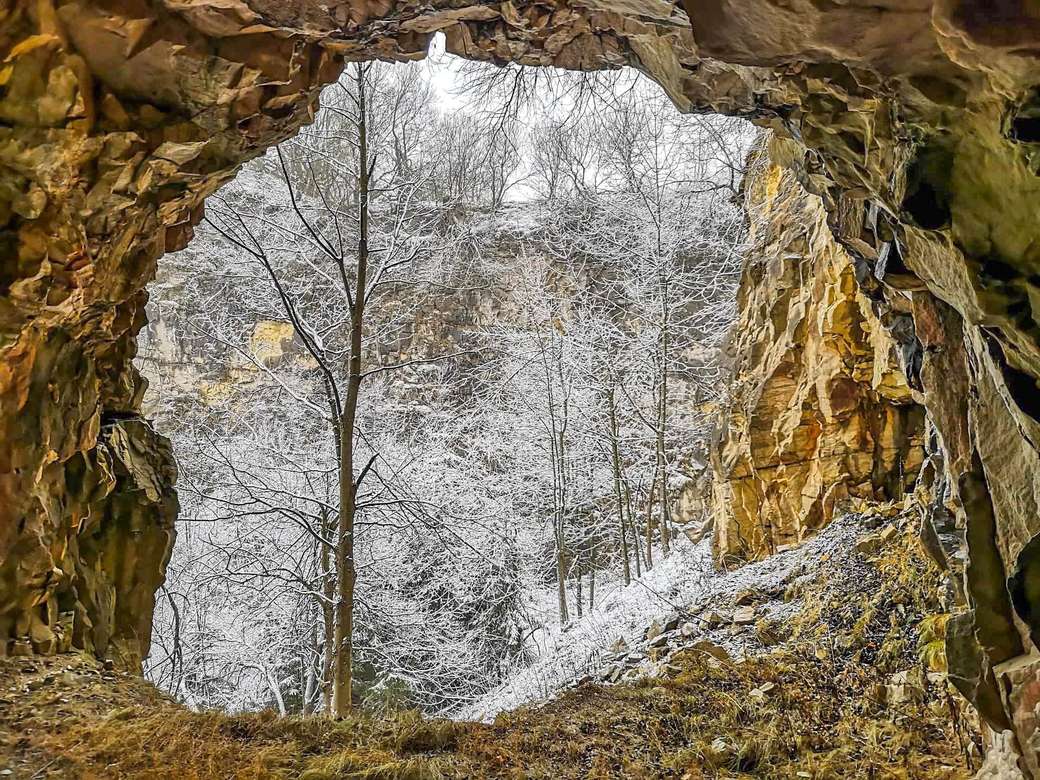 Zlatá jeskyně-Krušné hory пазл онлайн