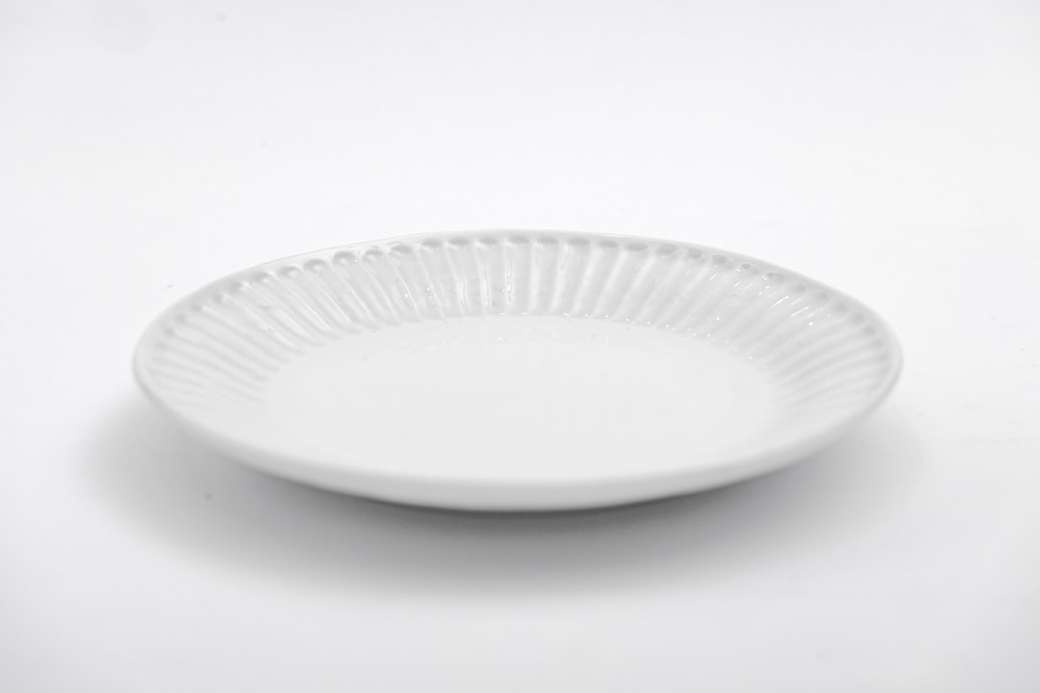 vassoio e piatto in ceramica bianca puzzle online