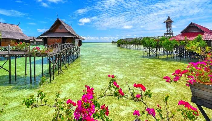 Water Houses. Malaysia jigsaw puzzle online