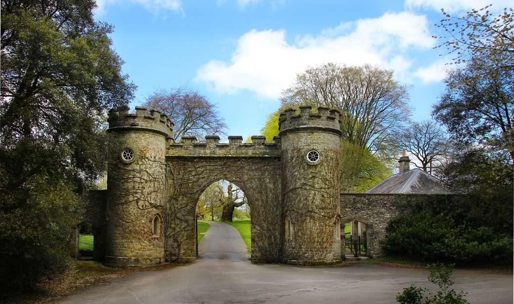 gate to the castle jigsaw puzzle online