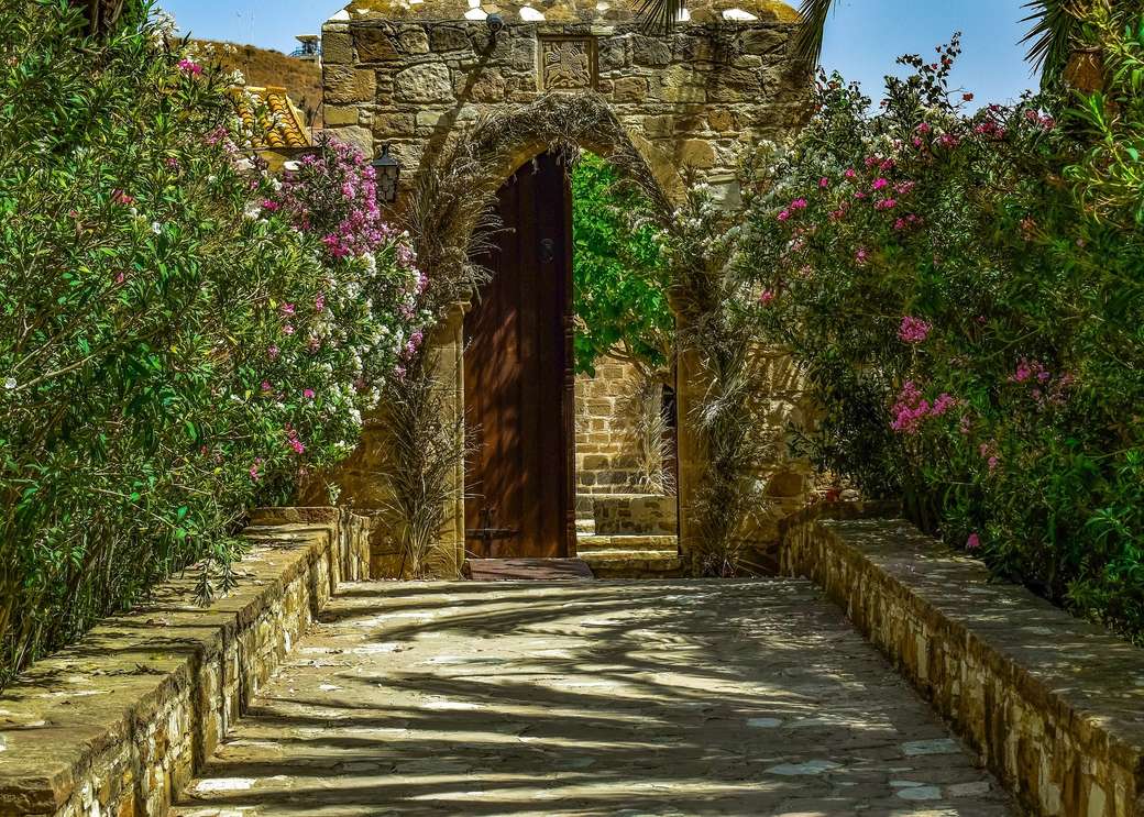 Porte du monastère puzzle en ligne