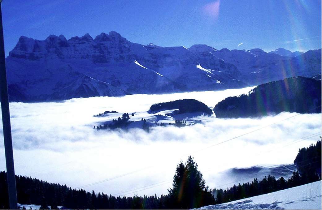 Mlha a hory-dovolená Švýcarsko 2002 jigsaw puzzle online