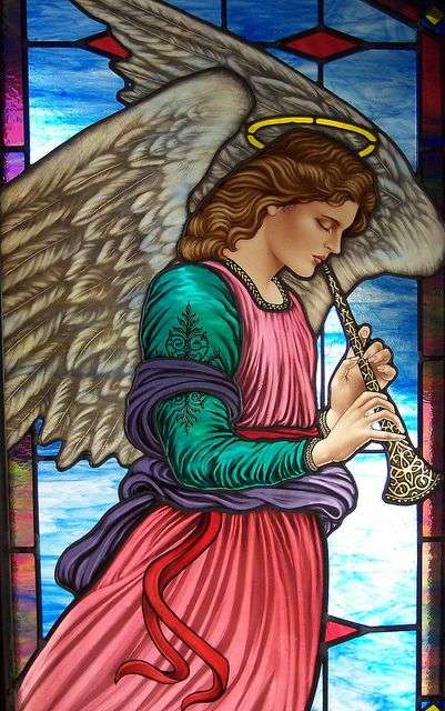 Beautiful Angel with trumpet. online puzzle