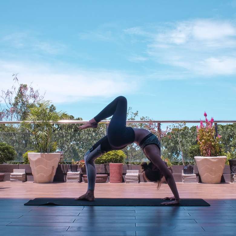 yoga wiel pose legpuzzel online