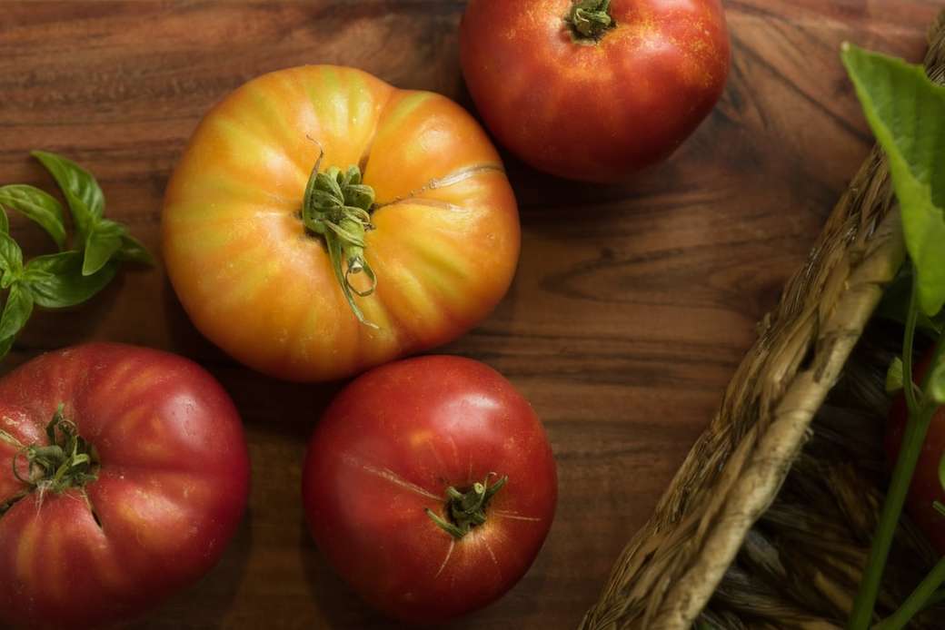 τέσσερα κόκκινα και κίτρινα φρούτα ντομάτας online παζλ