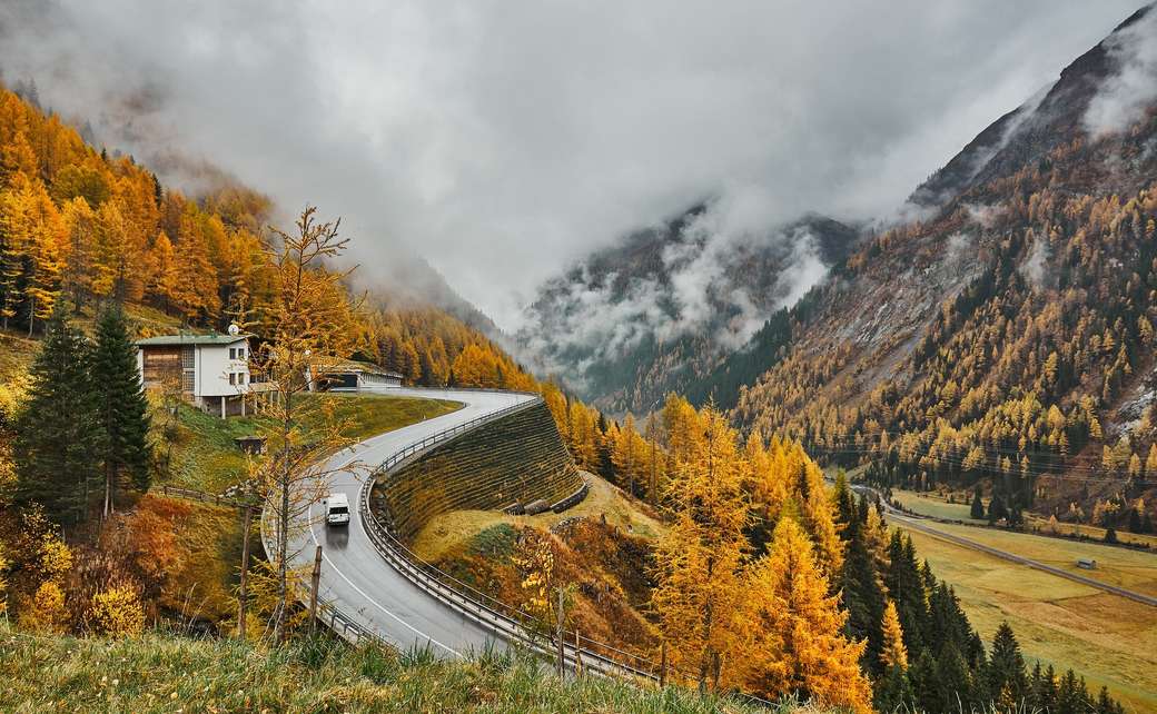 Road through the mountains jigsaw puzzle online