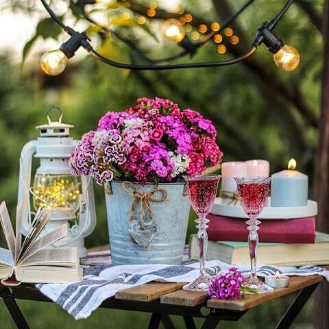 Цветя на масата. онлайн пъзел