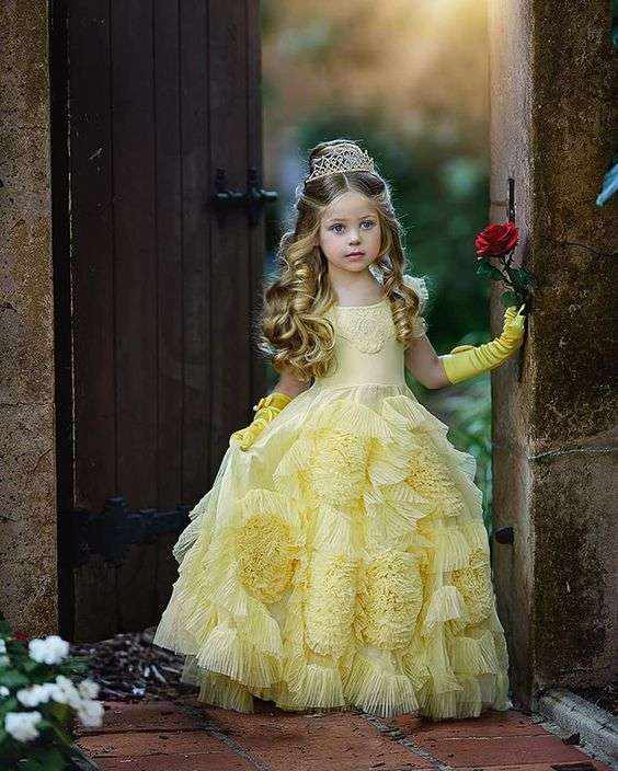 Κορίτσι με φόρεμα Bella παζλ online