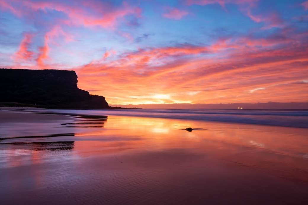 Úžasné svítání na pláži Garie online puzzle