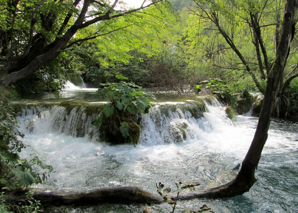 водопад в хорватии онлайн-пазл
